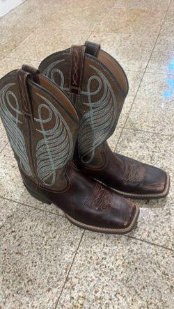 Ariat Women's 7 B Round Up Western Boot - Broad Square Toe - 10016317