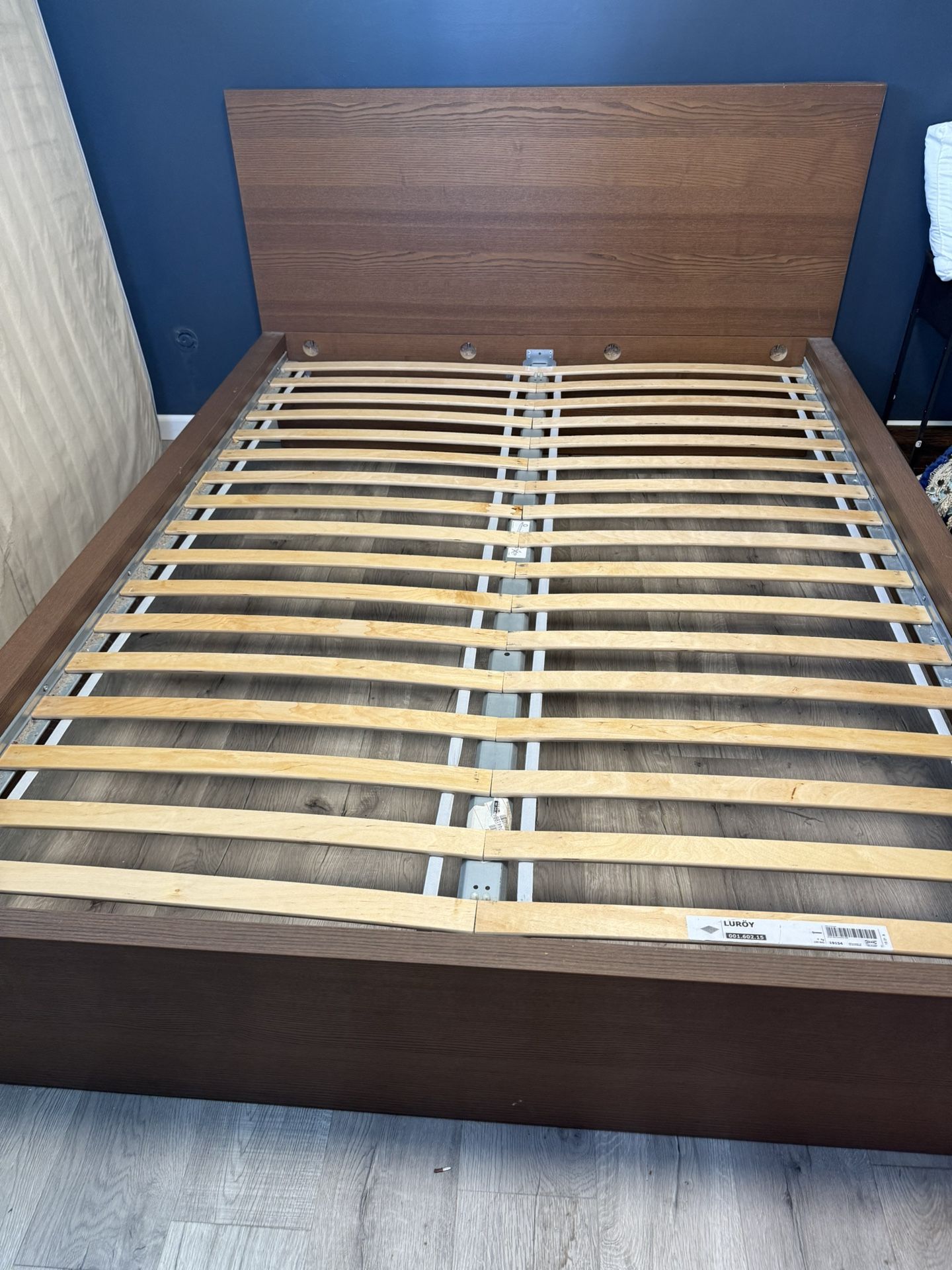 Queen Platform bed-frame