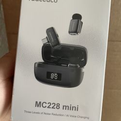 New In Box : Mini Wireless Lavalier Microphone