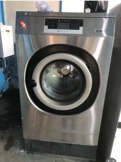 The image shows a commercial front-loading laundry machine made by Primus.