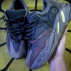Yeezy Boost 700 'Mauve' Size 7