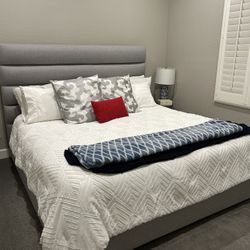 King Size Tufted Upholstered Bed With Headboard And Frame 