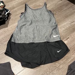 Nike Girls Medium Tank And Shorts $12