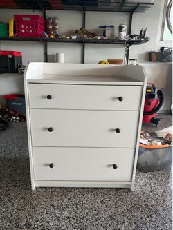 White end table - perfect condition
