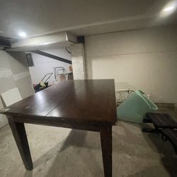 SOLID WOOD DINING TABLE WITH SIX CHAIRS. TABLE EXTENDS AS WELL
