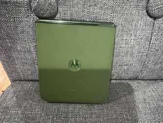 Motorola Razr Plus 2024