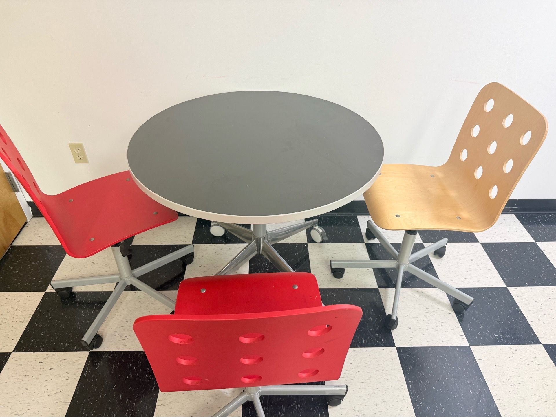 Kitchenette table & 3 chairs