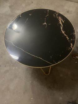 Round coffee table