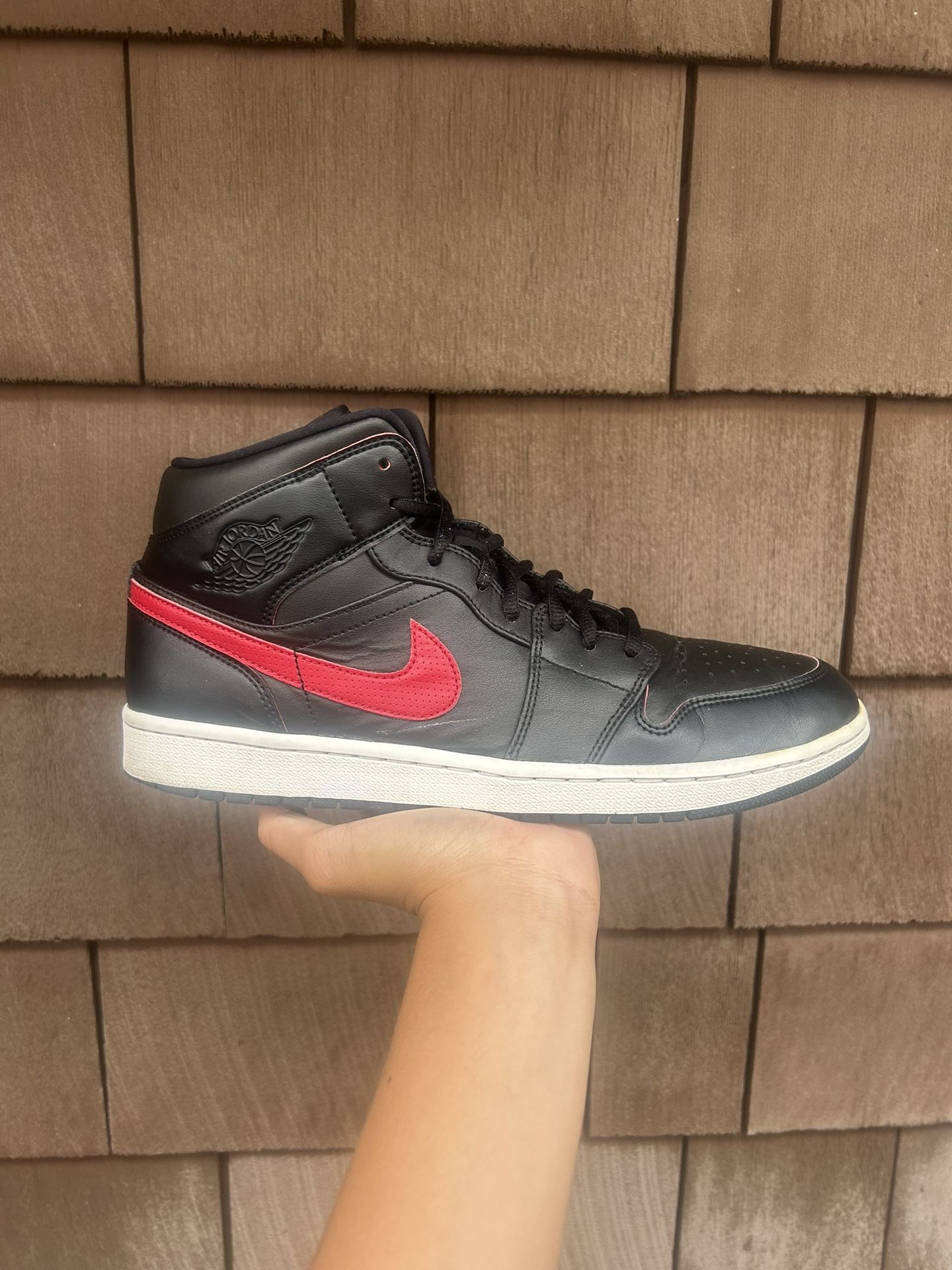 Jordan 1 Retro Mid “Black Team Red”