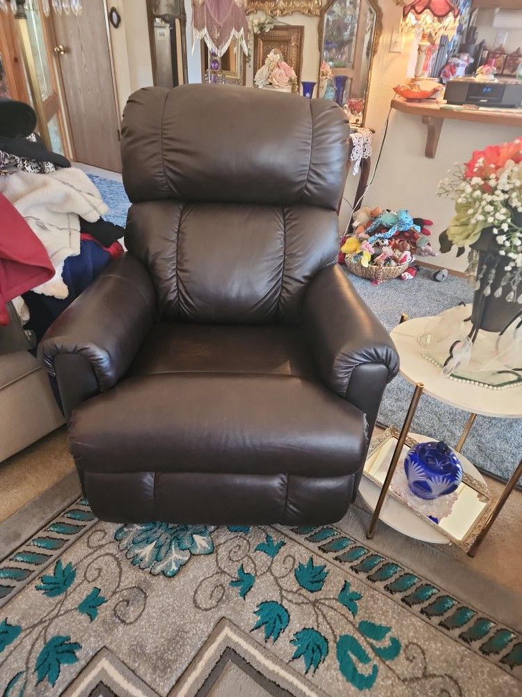 BROWN LEATHER CHAIR