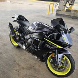 2017 Yamaha R1