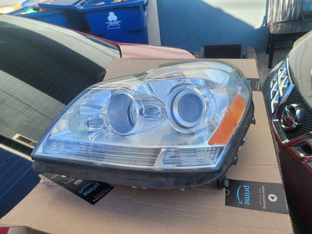 Mercedes Gl450 Left Headlight