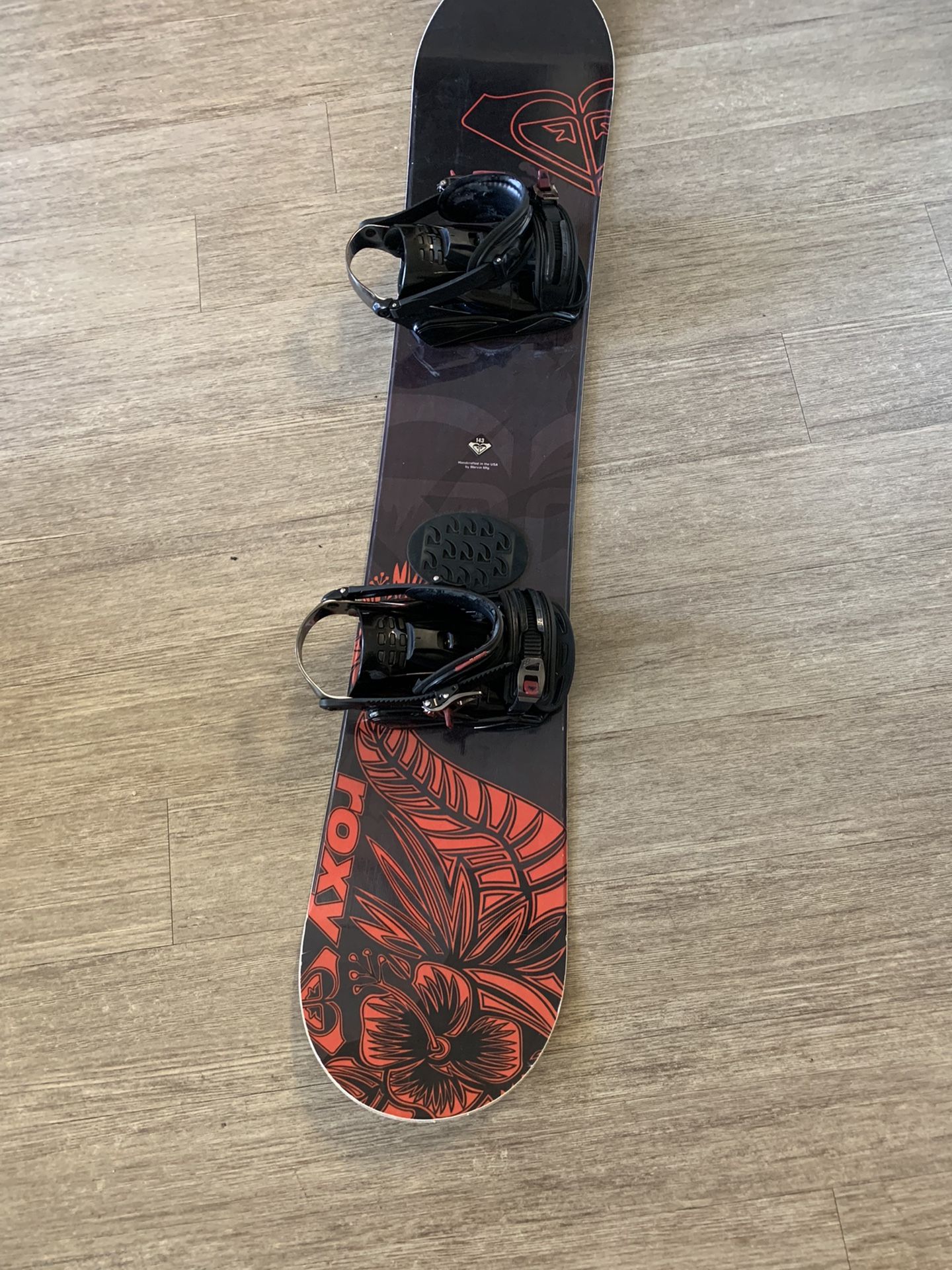 Roxy Snowboard & Carrying Bag