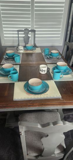 DINING ROOM TABLE