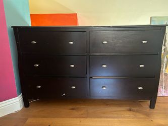 Dark brown drawer chest