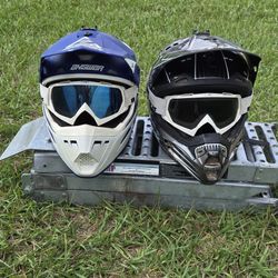 2 Fox Helmets + 2 Fox Goggles + Motorcycle Ramp – $250 (Lightly Used)