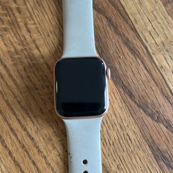 Apple SE 40mm Watch 