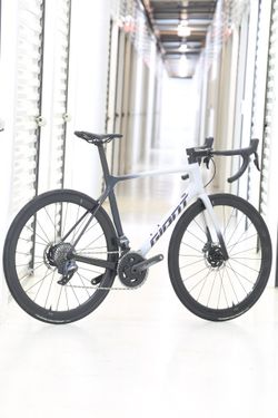 2022 Giant TCR Advanced

Pro Disc O SLR Carbon wheels+Quarq POWER

METER M/Large