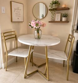 Dinning table with 2 chairs
