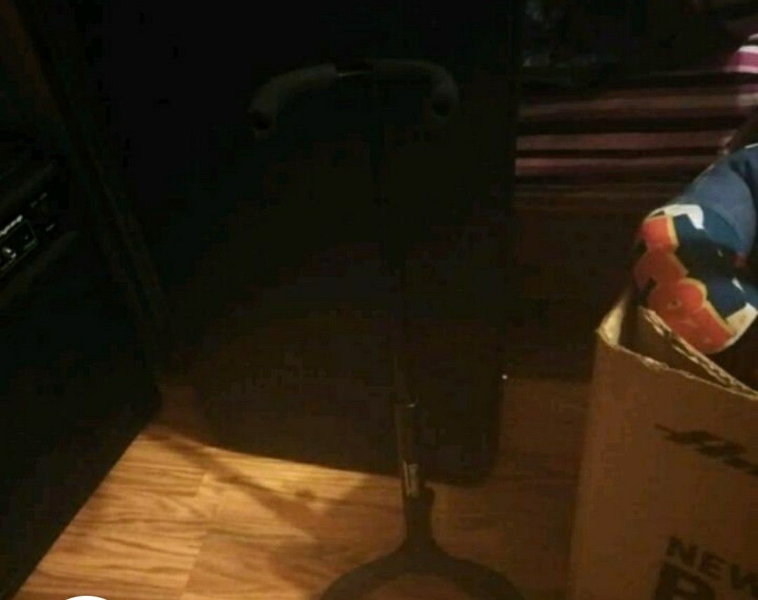 Guitar stand