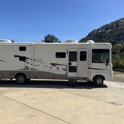 2006 Winnebago Sightseer