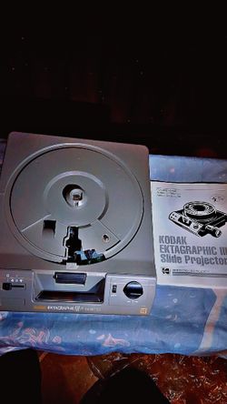 Vintage Kodak EKTAGRAPHIC III Slide Projector with Remote & Manual