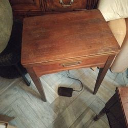 Antique Walnut Singer Sewing Machine Hideaway 1961 Works Perfect 