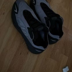 yeezy 700 used