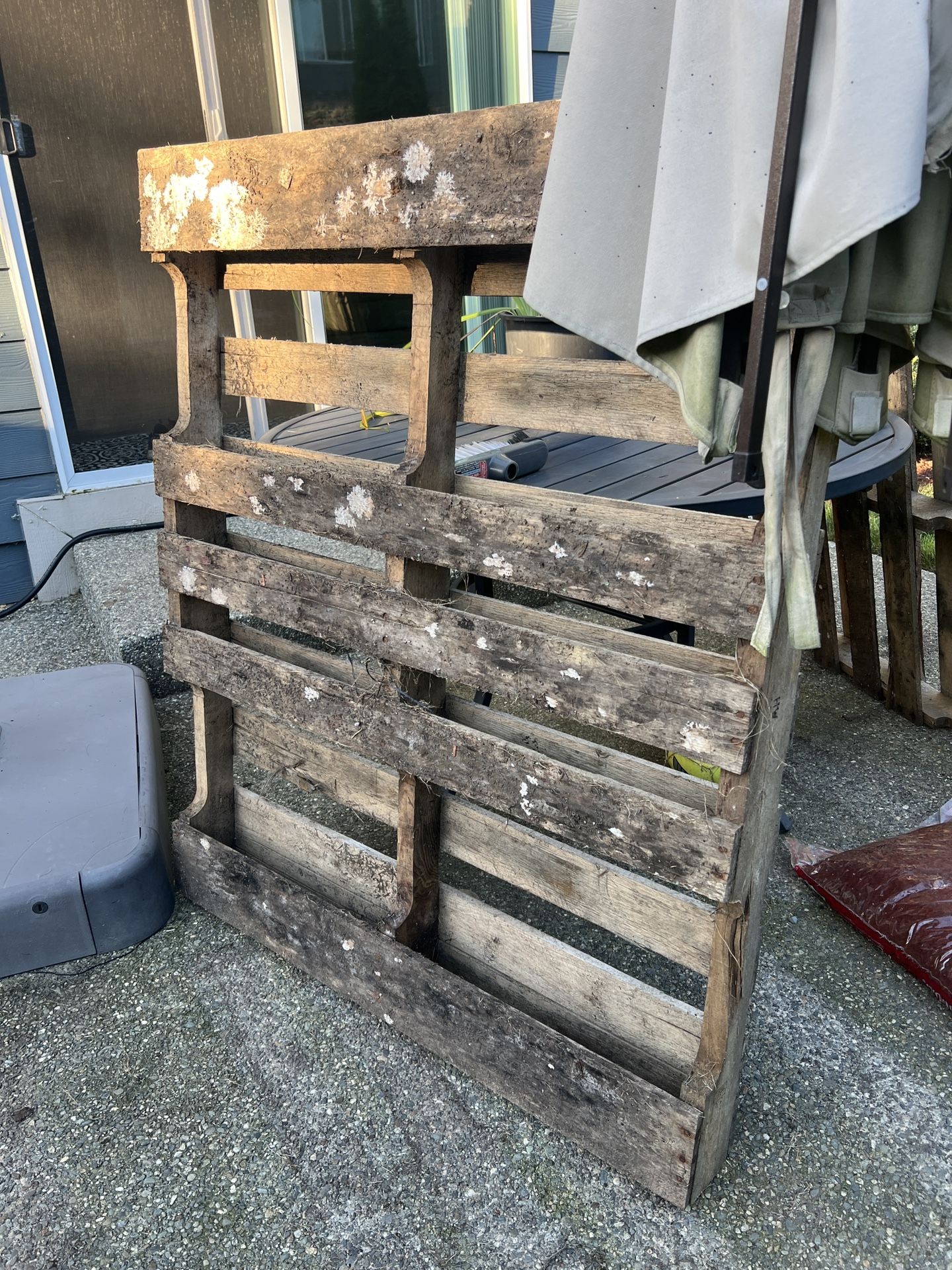 Free Wooden Pallets 