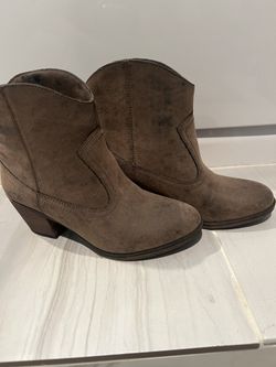 Women Boots 71/2