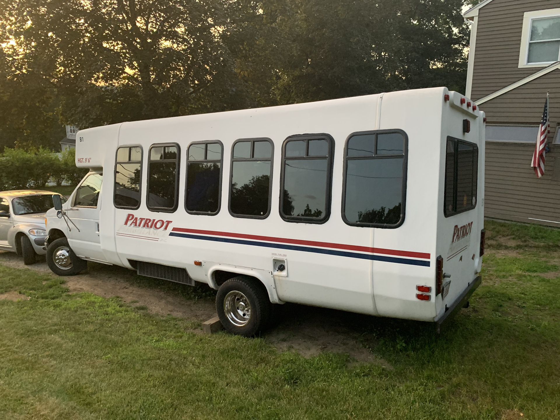 Ford shuttle bus camper low miles runs amazing