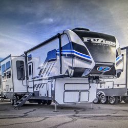 2022 KEYSTONE FUZION 419 TOYHAULER 5/Wheel