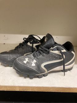 Under Armour Youth Baseball Cleats - size 2.5
