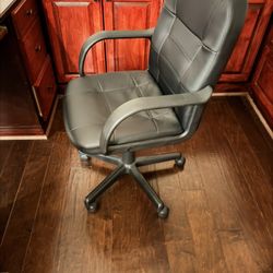 Office Chair On Wheels - Black Leatherette 