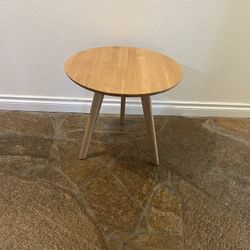 Modern Solid Wood Side Table in Excellent Condition 