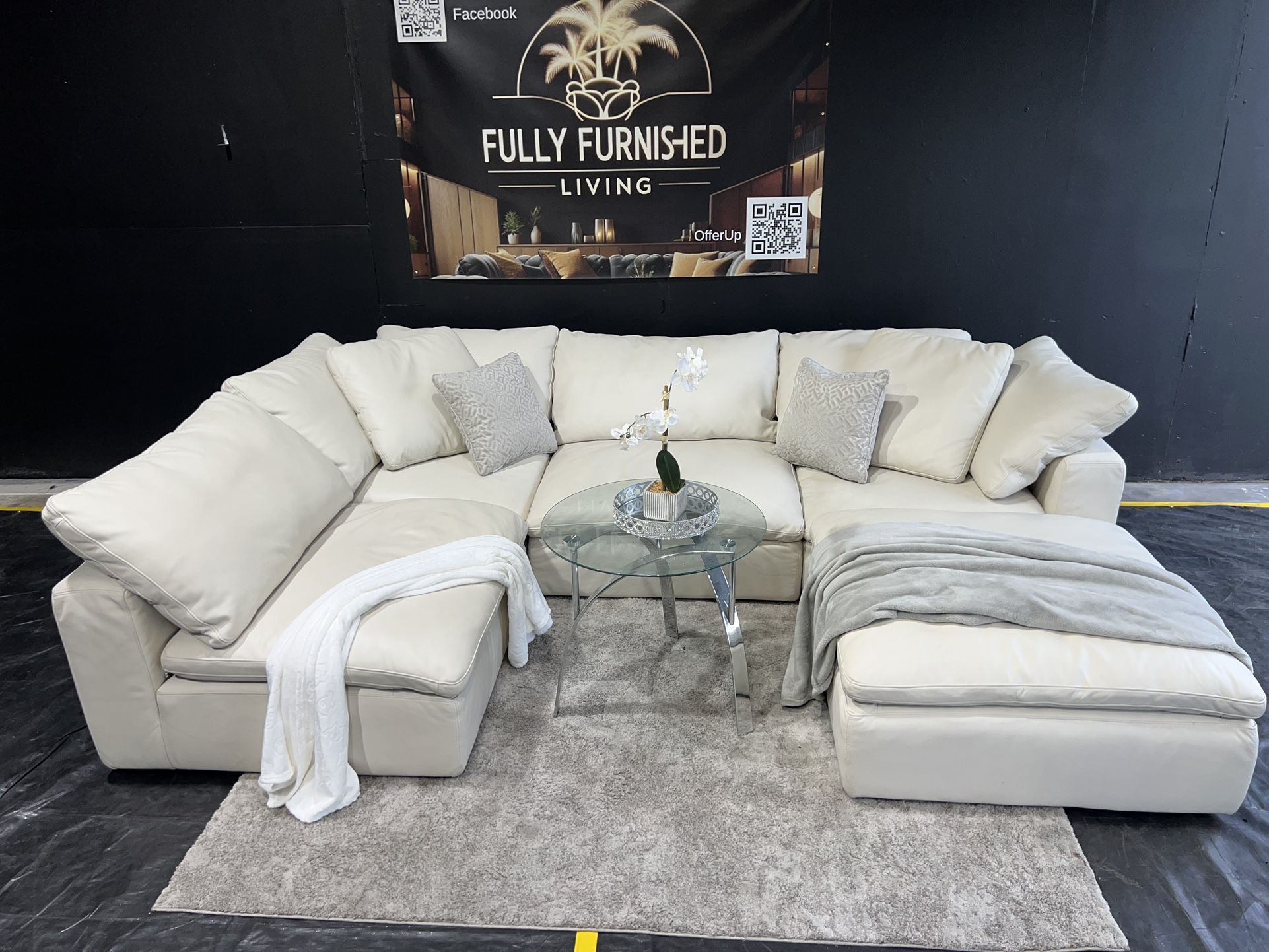 Sectional/Couch/sofa,White,Leather, Brand: Restoration Hardware, size: 88x122x88, Delivery available