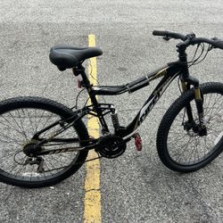 Hyper 27.5 21 spread mountain bike