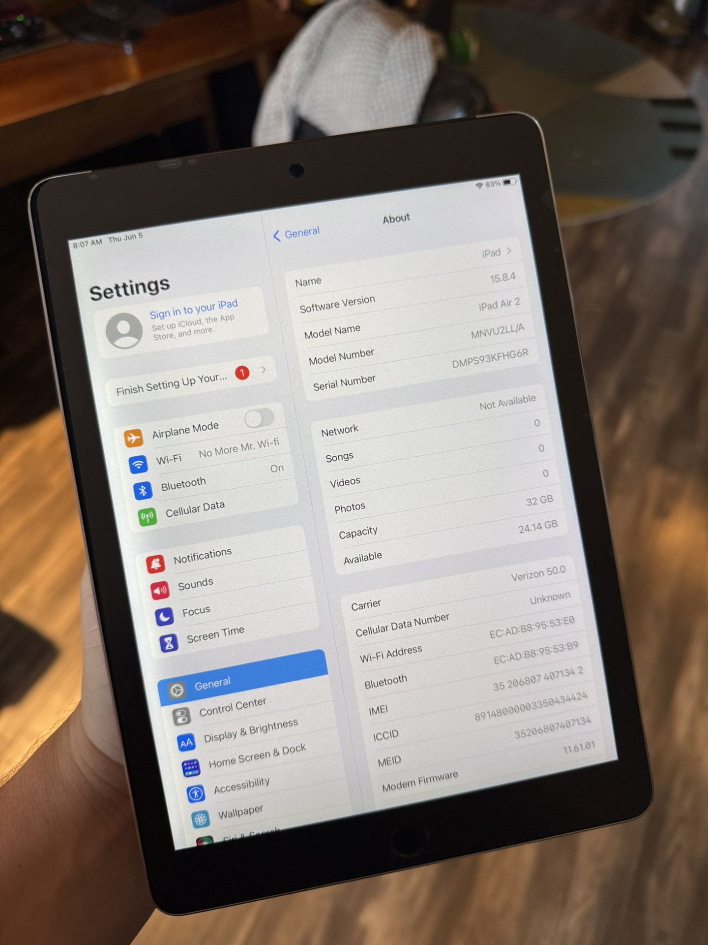 iPad Air 2 PERFECT CONDITION! With ZAGG Keyboard