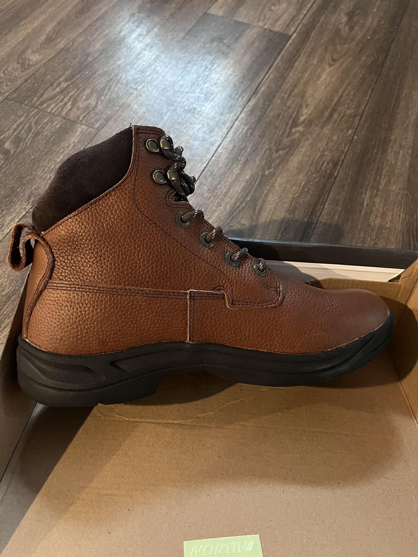 Norti V8 Mans Size 11  Brown Slip Resistant Boots 