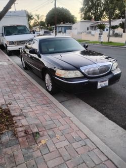 2005 Lincoln Town Car Signature Limited