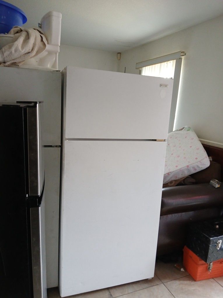 Kenmore Refrigerator Width 30" Height 65"