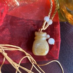 Money bag pendant necklace 