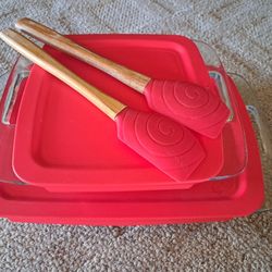 PYREX set 9x13, 8x8 & Spatulas 