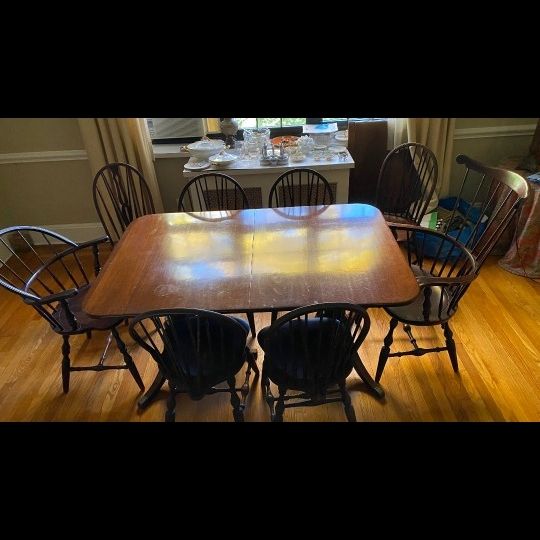 Nichols & Stone Dining Table And Chairs