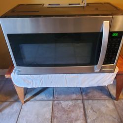 Kennmore Under Cabinet Microwave