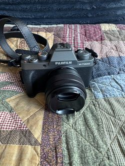 Fujifilm x-t200 mirrorless camera with lens
