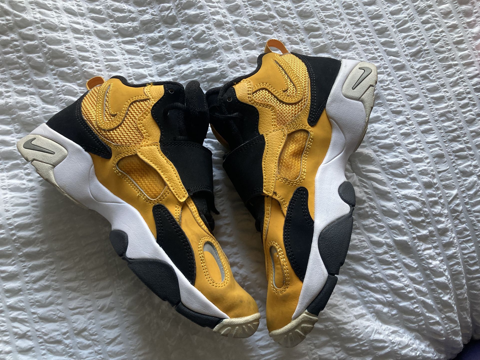 Black & Yellow Nikes ππ€ Size 6.5 Y