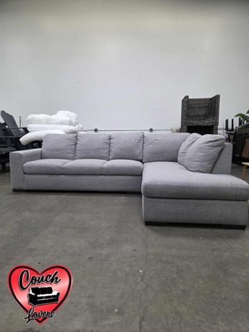 ‼️Liquidation Sale‼️ 2 Piece Sectional Couch (Free Delivery)