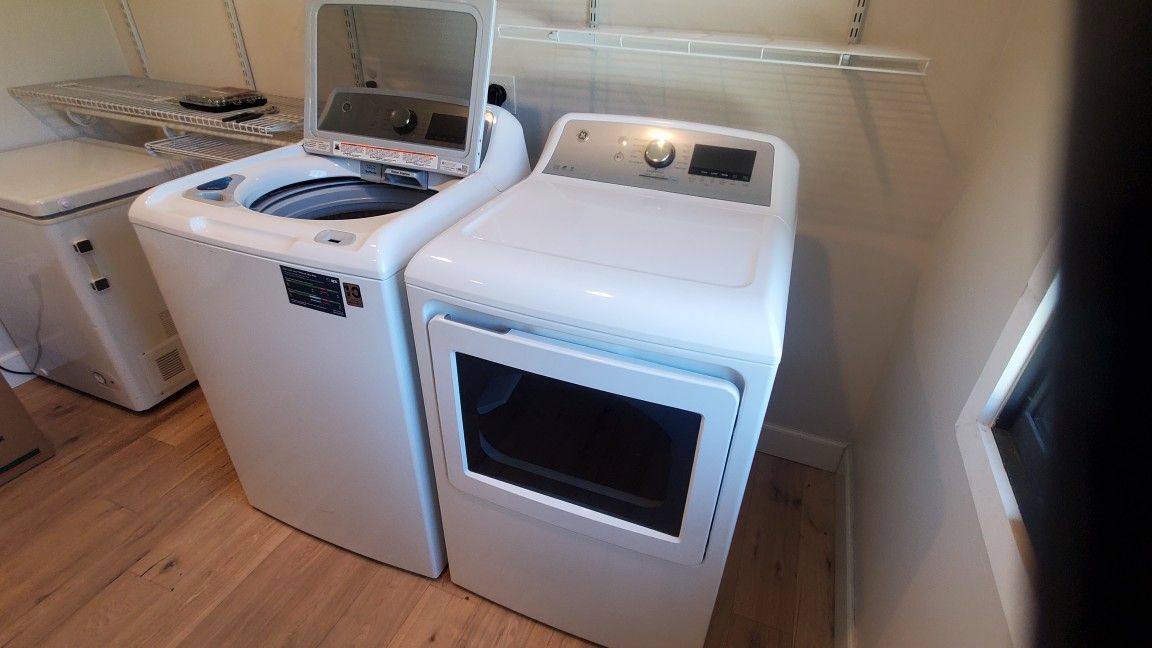 GE Washer & Dryer Set gtw840csnws