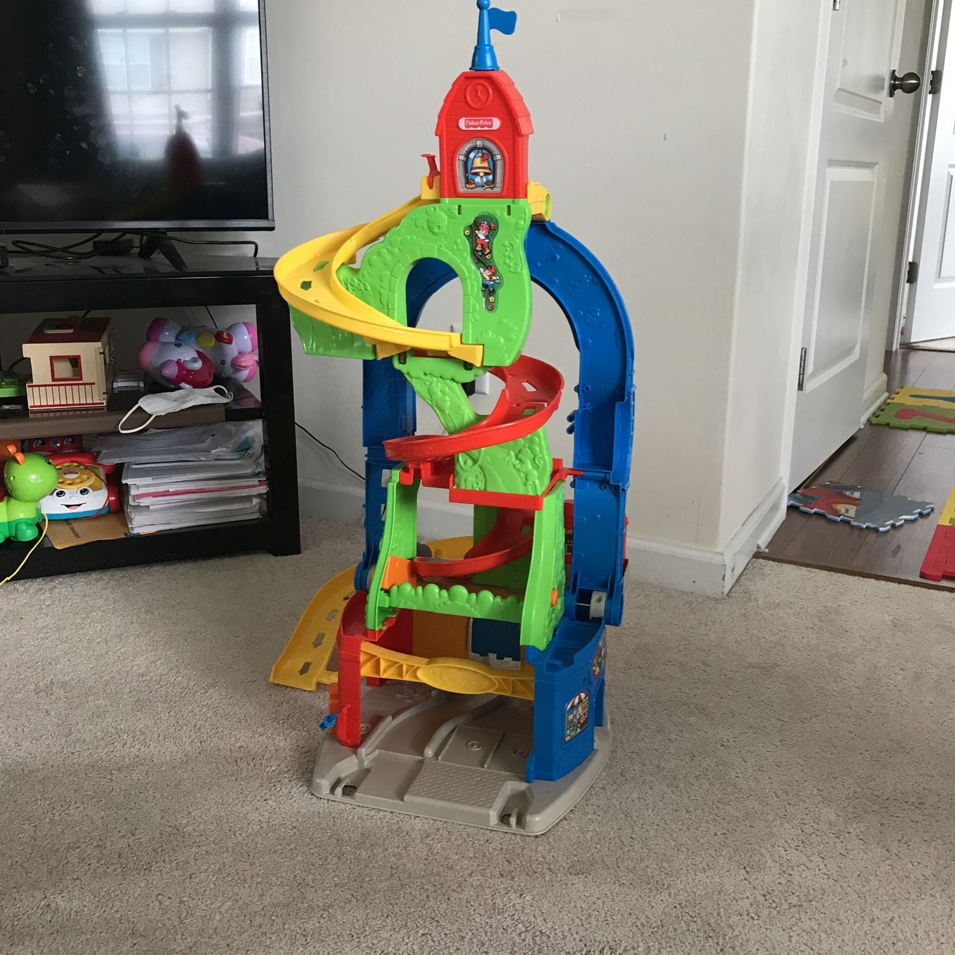 Fisher-Price Little People Sit 'n Stand Skyway, 2-in-1 vehicle racing playset for toddlers ages 1 to 5 years